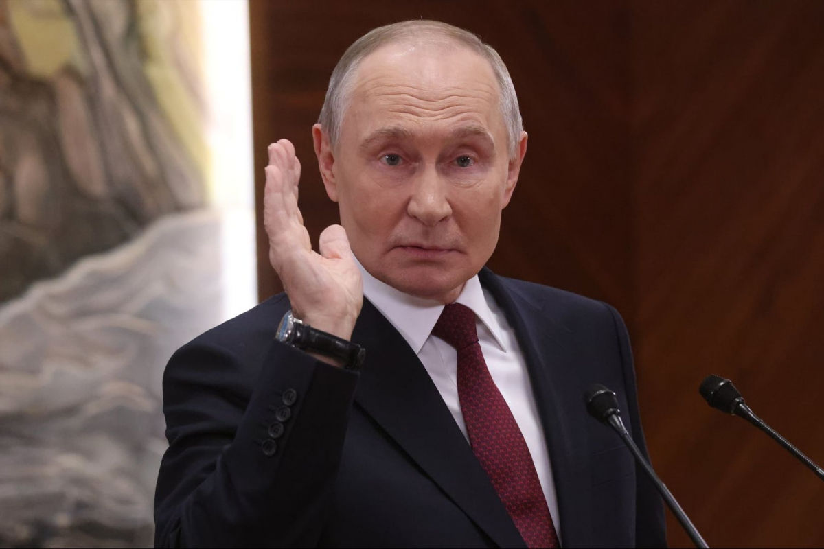​Путин трижды оконфузился на Дне учителя: перепутал стих и не смог объяснить свою мысль