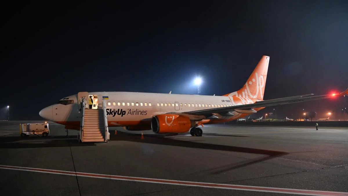 Эвакуация из Китая: самолет с украинцами приземлился в аэропорту Борисполя, детали