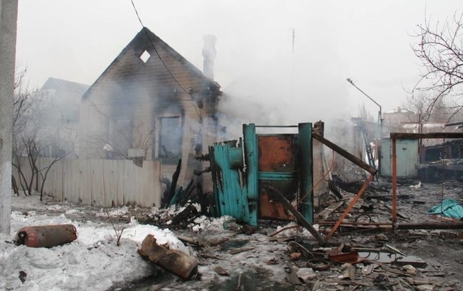 Жителям Донбасса показали, как артиллерия "ДНР" уничтожила целое село под Горловкой: опубликовано видео