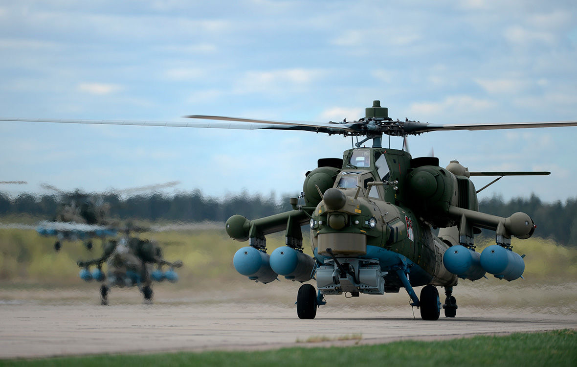 Россия продолжает стягивать военную технику, перебрасывает не только наземную, но и вертолеты. ВИДЕО 2