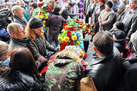 В Сумах состоялось прощание с погибшим в АТО 18-летним "киборгом"