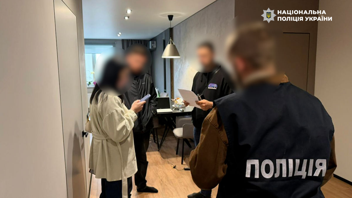 В Україні у рамках операції "Ескулап" поліція провела 58 обшуків у медиків ВЛК