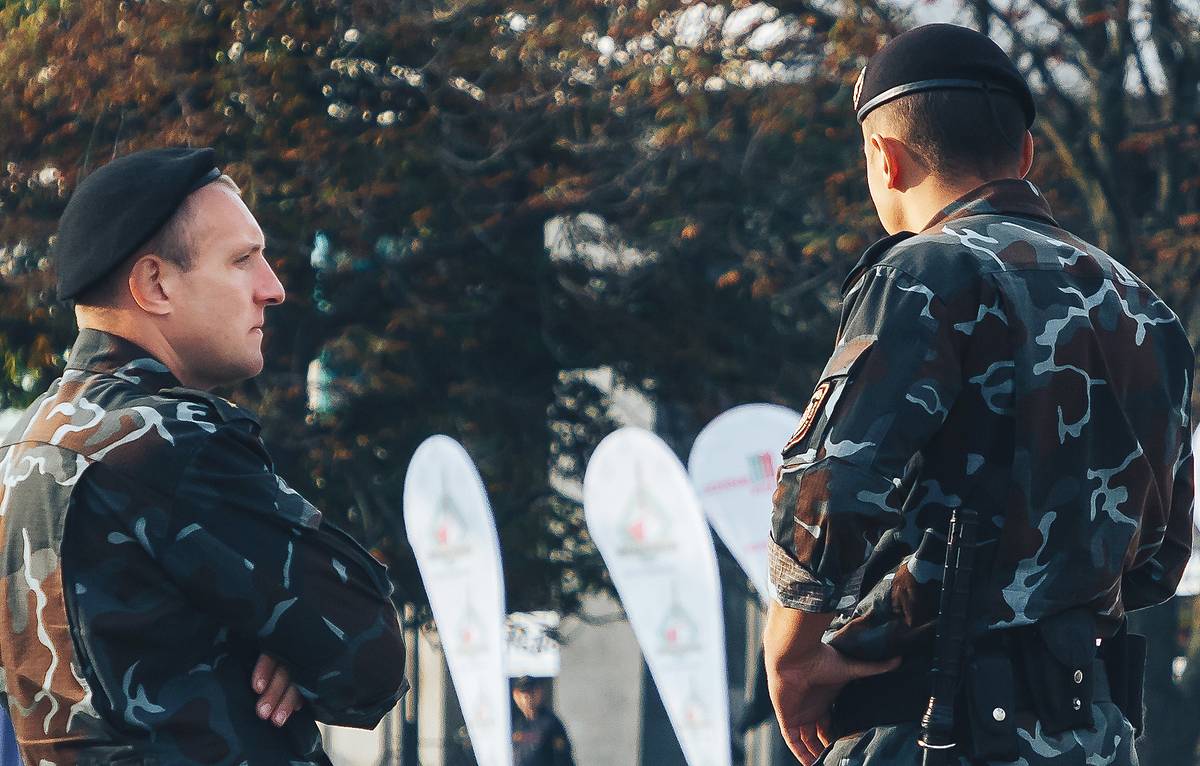 В Сети показали, как силовики обходятся с задержанными на протестах в Минске