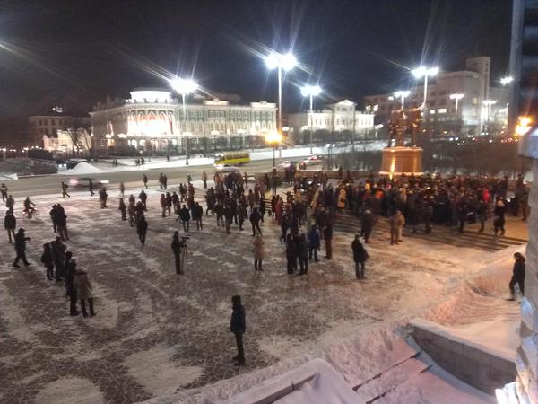 Акции в поддержку Навального проходят в Екатеринбурге и Воронеже