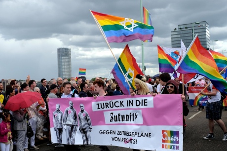 В Кельне прошел самый большой в мире гей-парад: на улицы вышел миллион представителей ЛГБТ-сообщества