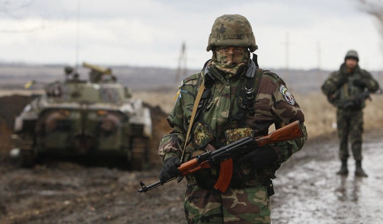"Мы можем остановить врага в случае наступления с Луганска", - в Минобороны Украины заявили о готовности ВСУ сражаться после прибытия российской техники и солдат в "ЛНР"
