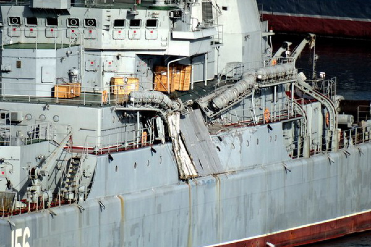 "И врагов не нужно": большой десантный корабль РФ "Ямал" продолжает гнить в судоремонтном заводе