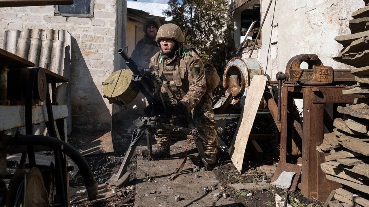 Под Бахмутом самоликвидировались "вагнеровцы": украинский дрон заснял момент