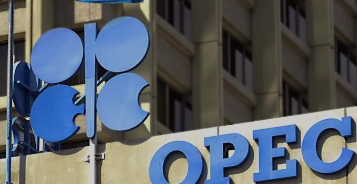 В ОПЕК+ договорились увеличить добычу нефти в июне: что будет с доходами Путина - Bloomberg