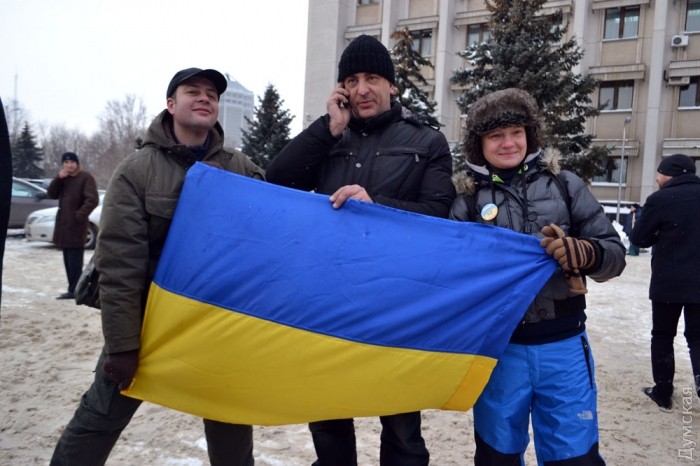 Как вампиры от чеснока: одесские фанаты Путина разбежались от вида украинского флага