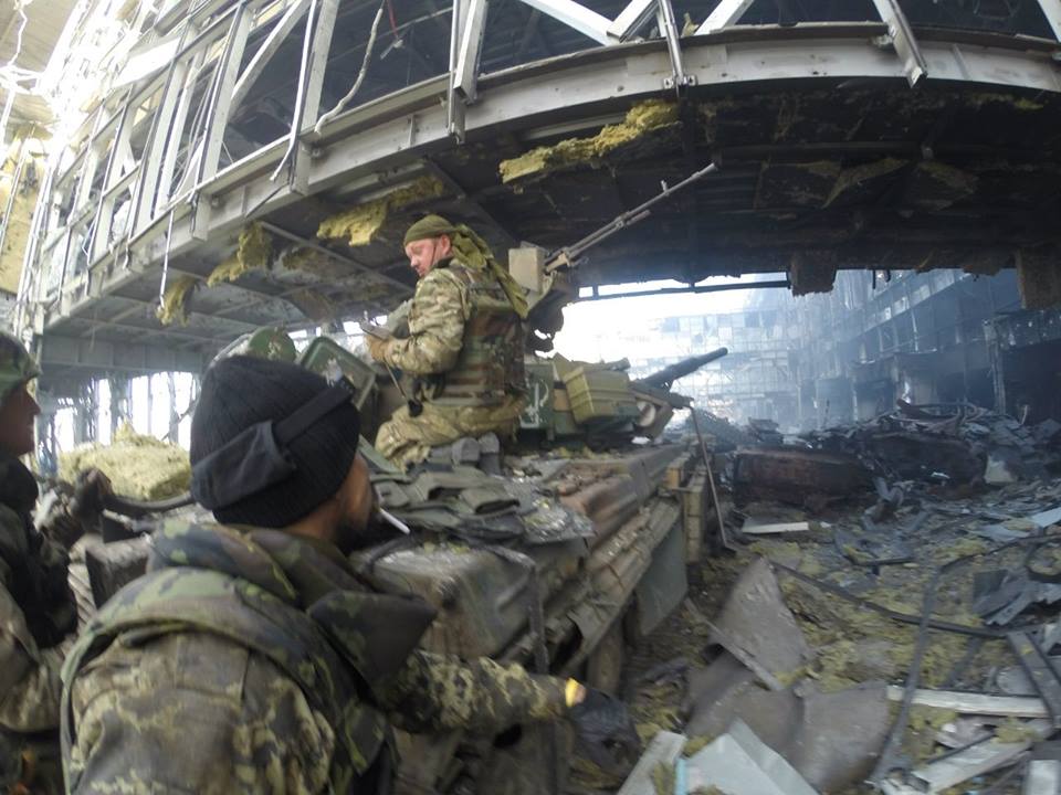 Вооруженные силы Украины: в аэропорту Донецка "киборгов" атакуют кадыровцы