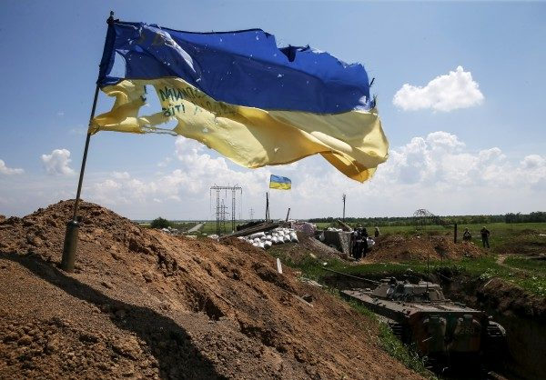 Оккупанты в День Конституции попытались тронуть украинский флаг под Авдеевкой и поплатились - подробности