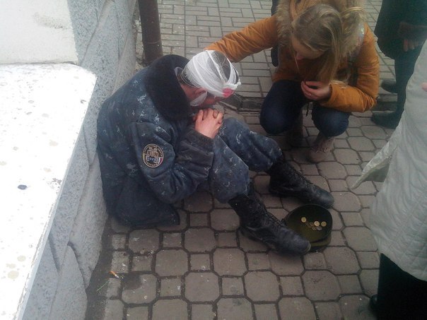 "Своих не бросаем!": раненный боевик "ДНР" просит милостыню на улицах Ростова, - соцсети