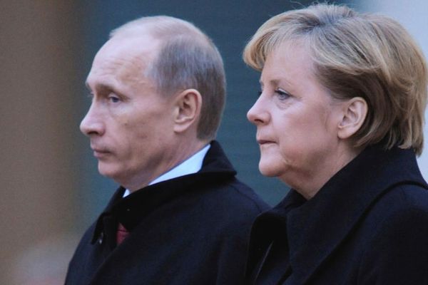 Independent: Меркель и Путин тайно решают судьбу Украины  