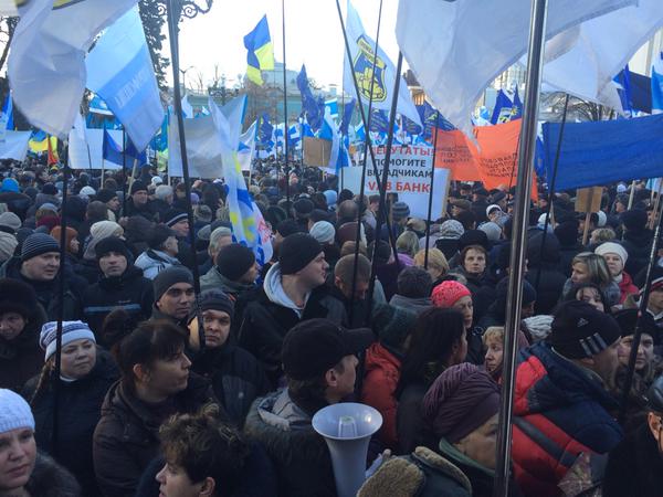 Подробности митингов у здания ВР: Народные бунты, призывы к милиции перейти на сторону народа