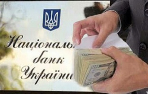 НБУ: украинцы больше сдают валюту, чем покупают