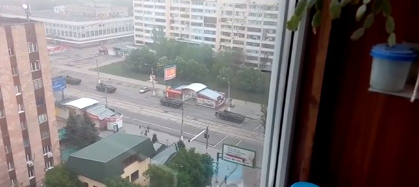 В "ЛНР" объявлена охота на жителя Луганска, выложившего в Сеть видео с перемещением техники боевиков 