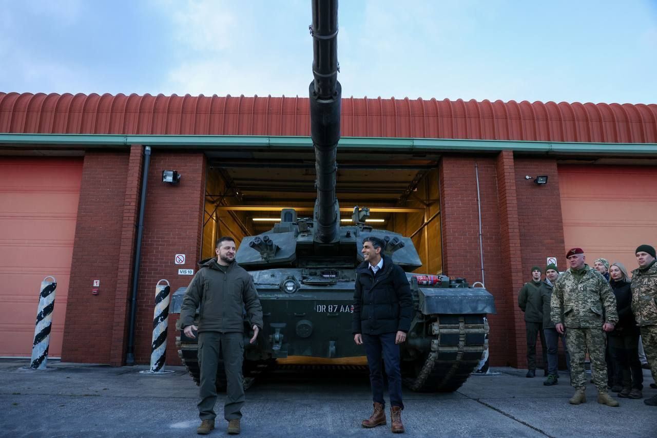 Остались считанные недели: Сунак назвал сроки поставок тяжелых танков Challenger 2 Украине
