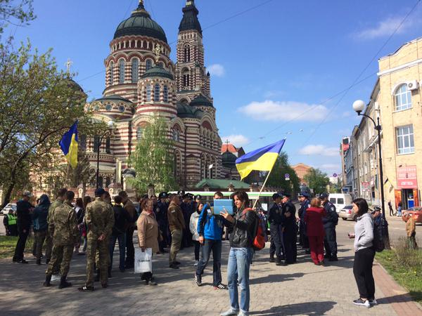 ​В Харькове на запрещенном первомайском митинге начались первые стычки