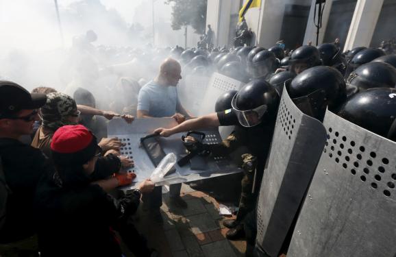 Число жертв противостояния под Радой в Киеве увеличилось 