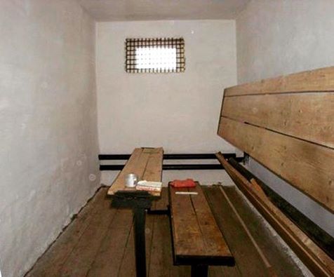 "Не забывайте Олега, он не должен оставаться один!": участница группы Pussy Riot Мария Алехина опубликовала кадры российского ШИЗО, куда поместили Сенцова