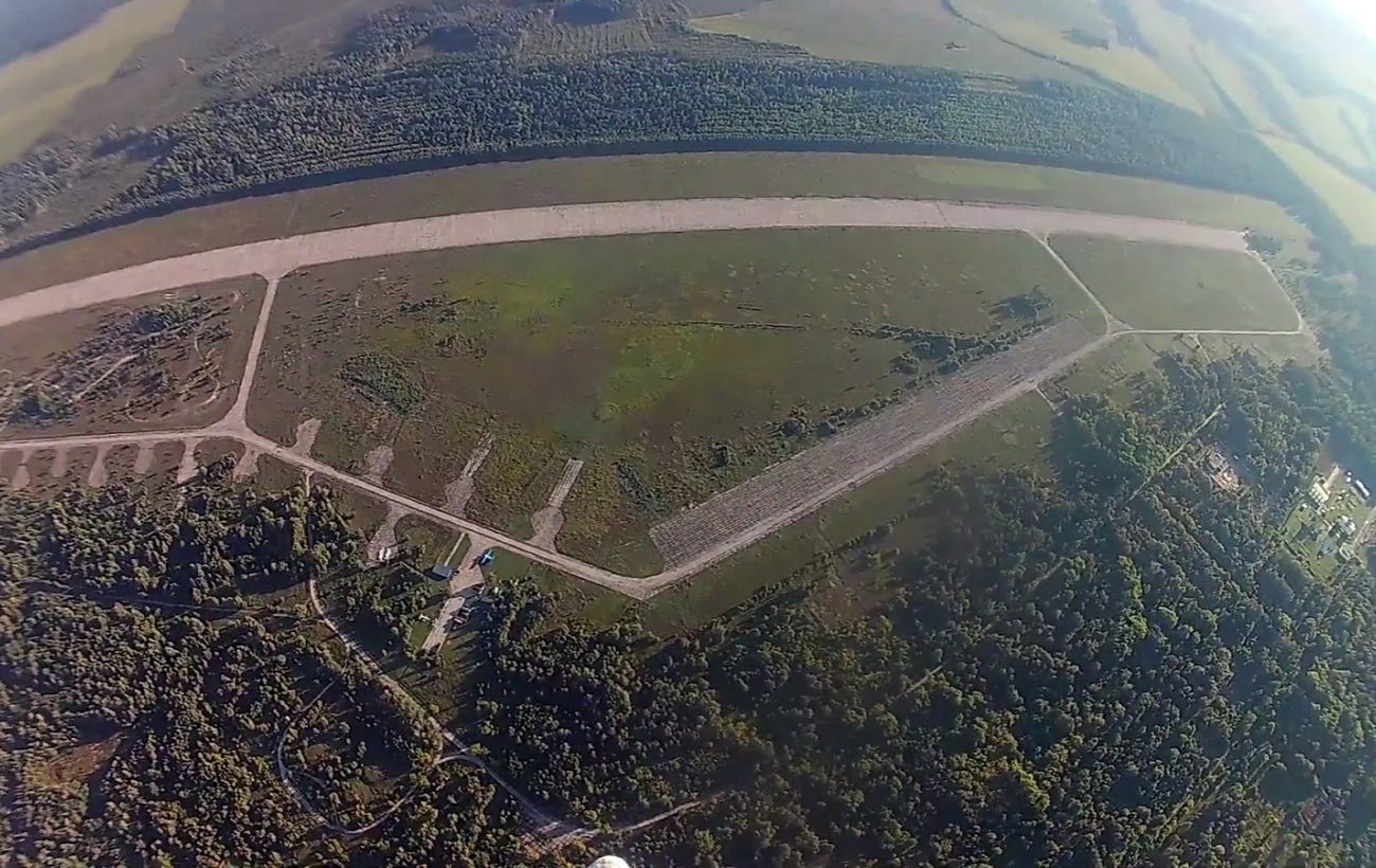 ​СМИ: на территории военного аэродрома Зябровка, что в Беларуси, слышны взрывы и видны вспышки