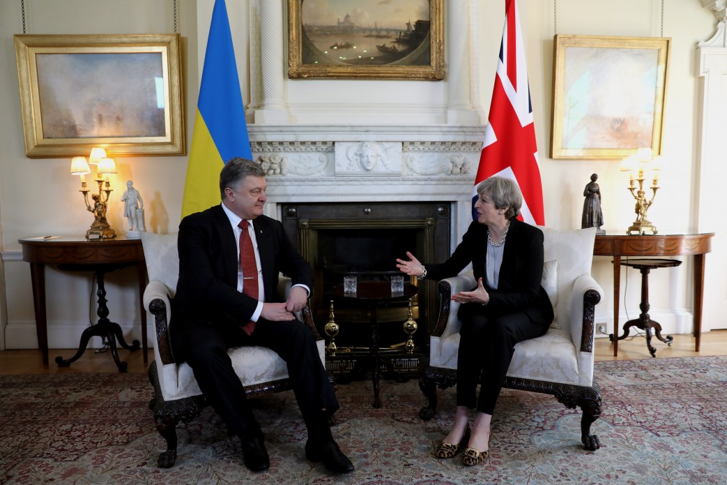  Порошенко обсудил с Терезой Мэй сотрудничество Украины и Великобритании в сфере безопасности