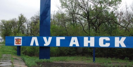 "Каждый раз семьи прощаются перед мостом будто насовсем, нынешний Луганск – город боли и слез", - луганчанка