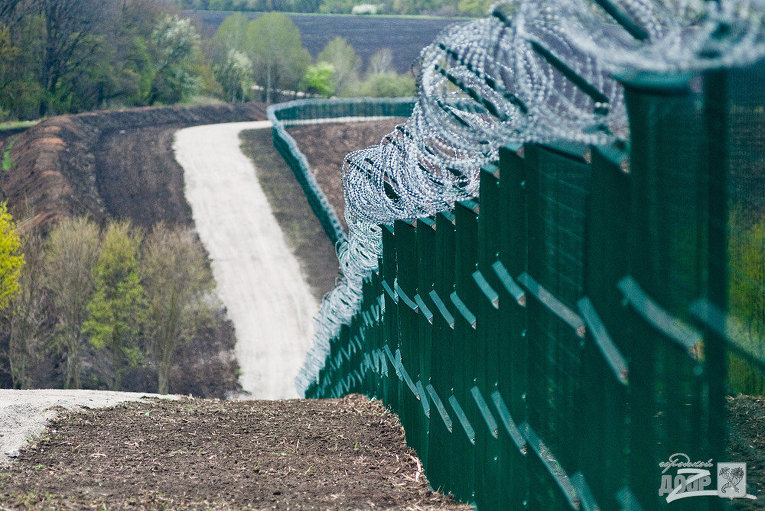 "С Россией в любом случае необходимо создать защитное инженерное сооружение на границе", - эксперт объяснил, почему нам так нужна "Стена" с РФ