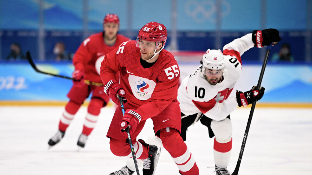 ​Российские хоккеисты устроили драку со швейцарцами в первой игре на ОИ