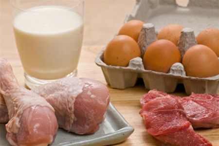 Рада разрешила продавать домашние молоко и мясо на рынках