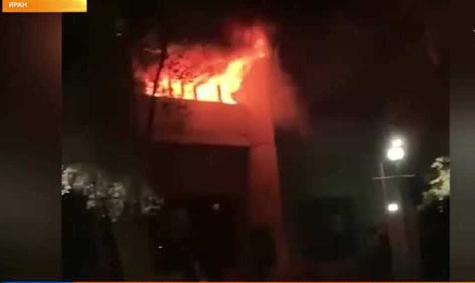 Іранським дронам настав "кірдик": протестувальники спалили провідне бюро з розроблення БПЛА