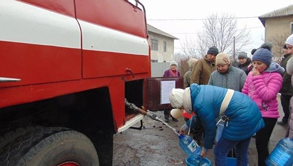 "Дайте нам хотя бы три дня "режима тишины", иначе будет катастрофа": прифронтовой Торецк неделю живет без воды и тепла, город на грани