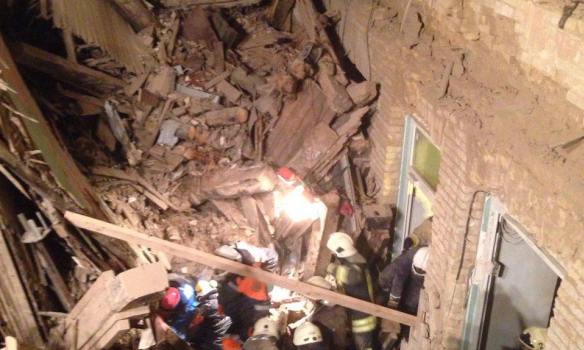 Под завалами рухнувшего в Киеве дома был найден пятый выживший