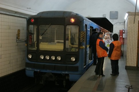 Очевидцы: Киевское метро опять закрыто из-за сообщения о минировании