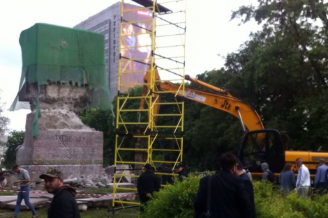 Разрушен киевский памятник чекистам: в соцсетях бурное недовольство 