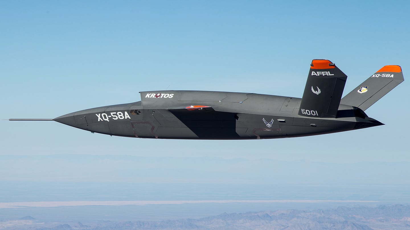 Секретный боевой беспилотник ВВС США XQ-58A "Валькирия" совершил первый полет