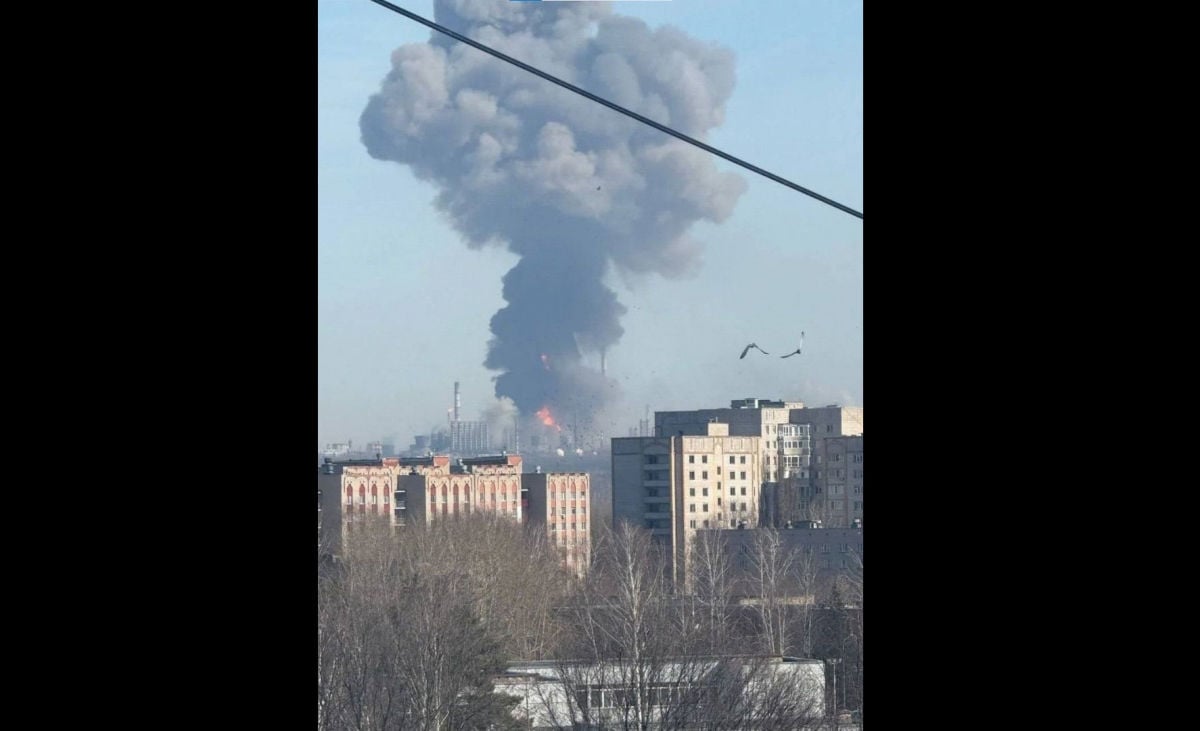 "Дом прямо зашатало, я думала, сложимся", – в России рванул завод "Нижнекамскнефтехим"