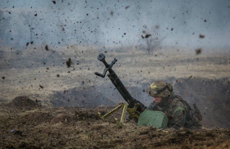 В Авдеевке настоящий кошмар: снаряды боевиков попали в котельную школы и перебили газопровод, город обстреливается уже несколько часов подряд