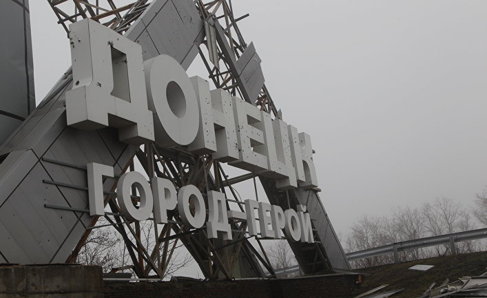 В Донецке сильный пожар, горит уже несколько домов - соцсети