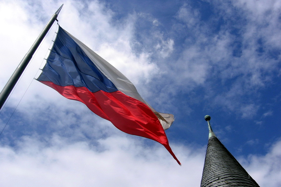 Россия внедряет своих агентов в Европу - СБР Чехии 