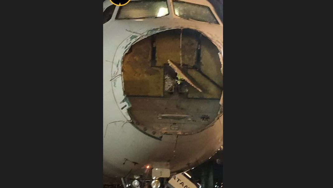 ​У самолета отвалился нос прямо в небе: кадры опасного полета в зоне турбулентности