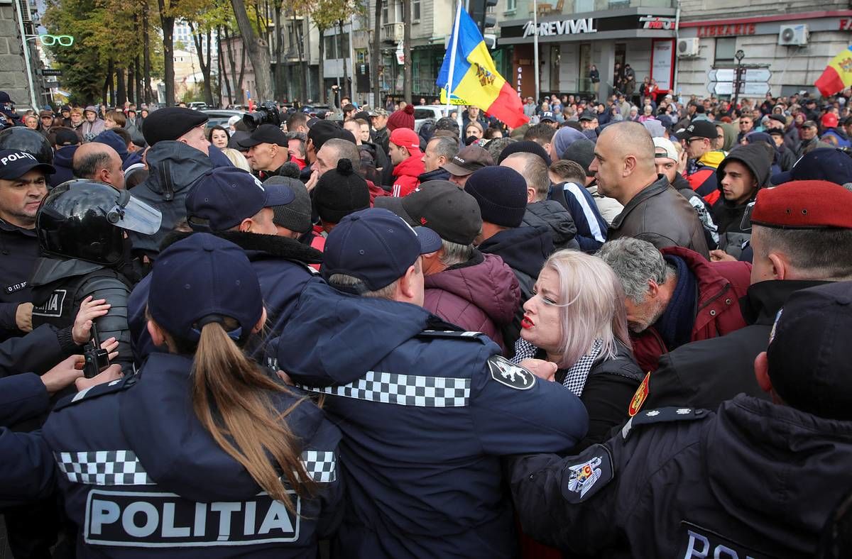 Сообщения о минировании и стычки с полицией: РФ продолжает попытки организовать госпереворот в Молдове 