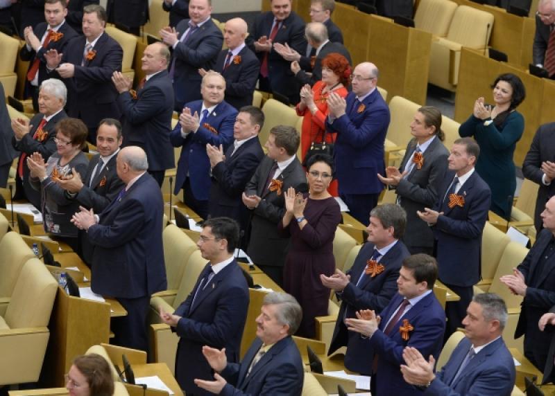 Аплодировали стоя и сияли от радости: в Госдуме радушно встретили конгрессменов США, принявших санкции против РФ, - кадры