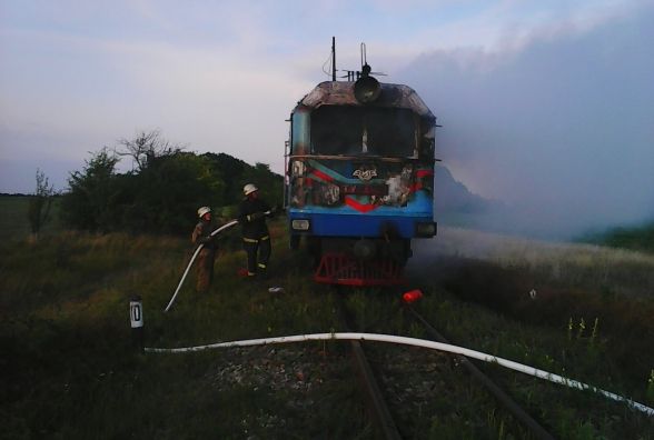 Пылающий экспресс: в Винницкой области на полном ходу загорелся поезд - опубликованы кадры