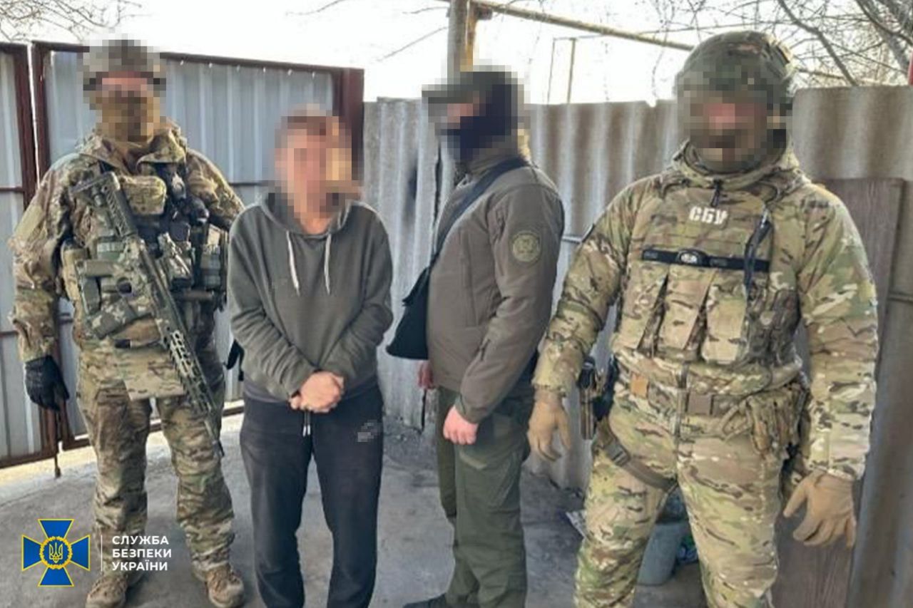 СБУ затримала посібницю окупантів, яка стежила за ешелонами ЗСУ через "відеоустрій" у шпаківні