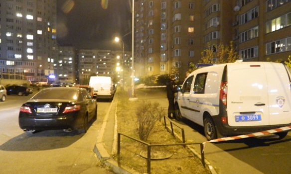 ​В одном из районов Киева неизвестный устроил обстрел супружеской пары