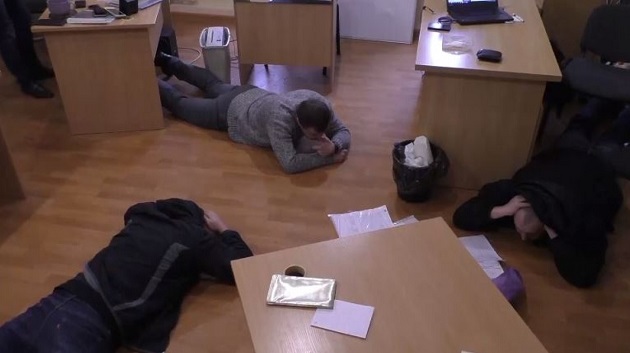 "Работали на Украину": террористы "ЛНР" показали кадры с допросом задержанных в Луганске сотрудников международной организации - подробности