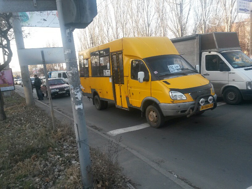 В Мариуполе неизвестные угнали маршрутки из автопарка