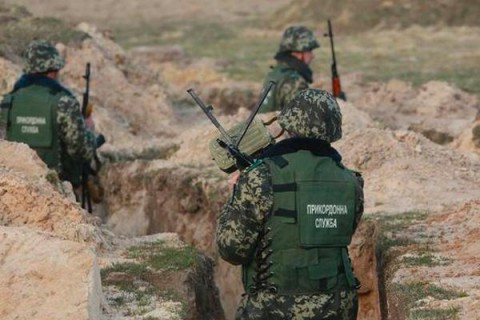 Боевики дважды обстреляли пограничников, над Широкино кружил беспилотник
